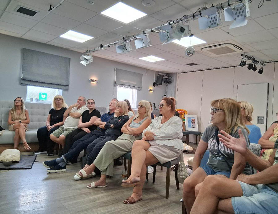 AED and lifesaving skills training Forty 4 Frankie