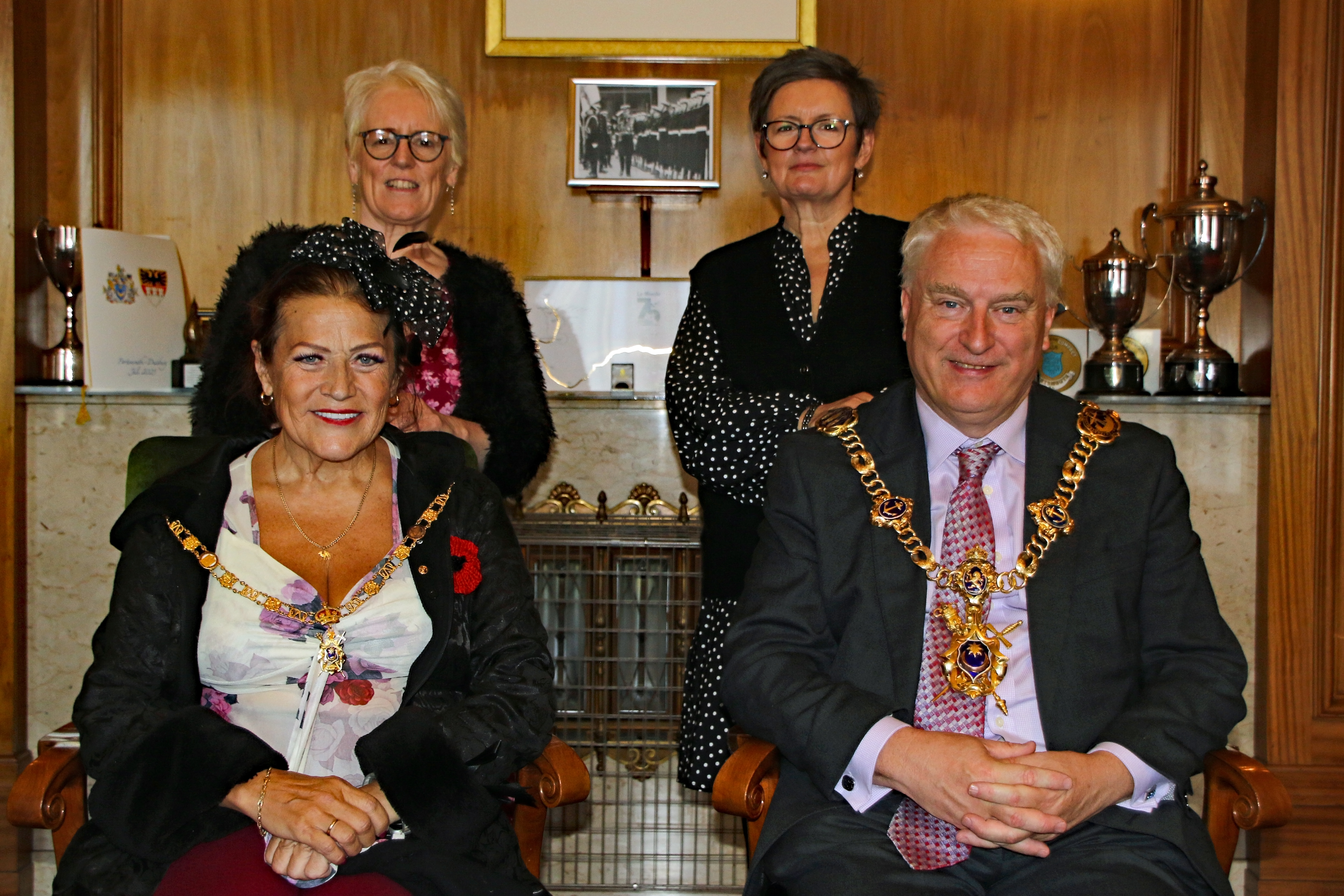 Forty 4 Frankie, Lynn Timms with Lord Mayor Gerald Vernon Jackson & Lady Mayoress Leila Ferguson.